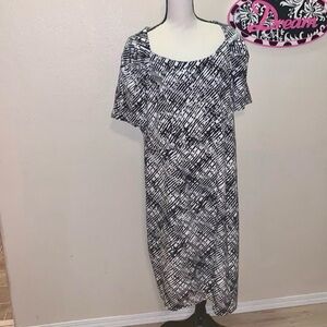 Roaman’s vintage black & white Short Sleeve maxi dress